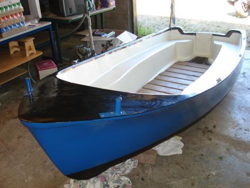 Polyester Roei of vissersboot in nieuwstaat