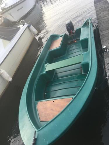 polyethyleen boot in prima staat met 5 pk evinrude bb motor