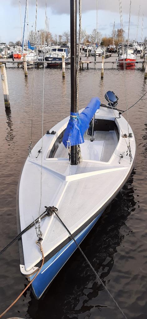 Polyvalk met aluminium mast en giek