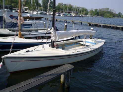 Polyvalk met aluminium mast, giek en gaffel (evt. met motor)