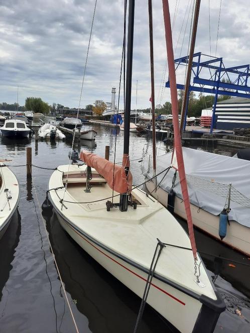 Polyvalk uit 2004 met 4pk buitenboordmotor en evt ligplaatso