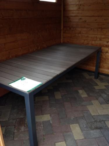 Polywood tafel showroommodel