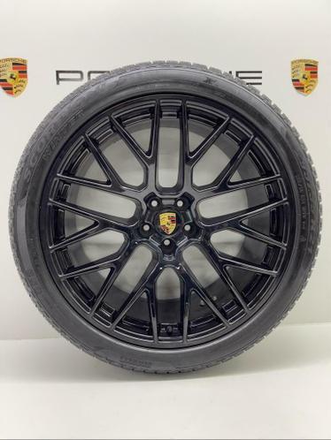 Porsche Macan ORIGINELE 21 RS Spyder zwart met winterbanden