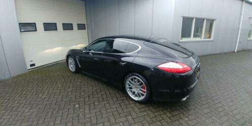 Porsche Panamera originele velgen met winterbanden 20 inch
