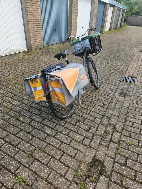Postfiets met fietsmand postfiets transport