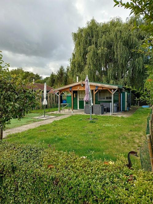 Prachtig tuinhuis in Rotterdam  Met overkapping en schuur