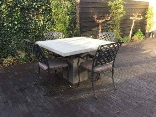 Prachtige betonnen tuintafel  tuinset met 4 stoelen