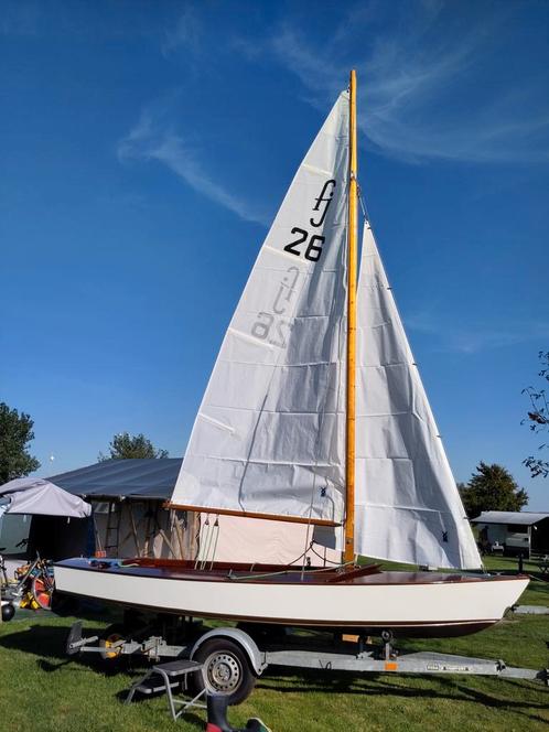 Prachtige houten Friso Junior zeilboot met nieuwe zeilen