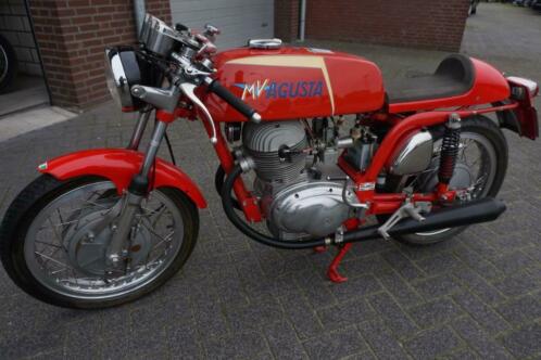 Prachtige MV Agusta 350 B SPORT b.j. 1970 op NL kentekeken