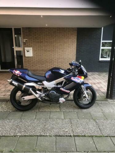 Prachtige RedBull VTR 1000 met ducati geluid (bj 2002)