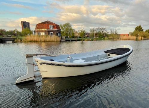 Prachtige reddingssloep met zonnedek en audio installatie