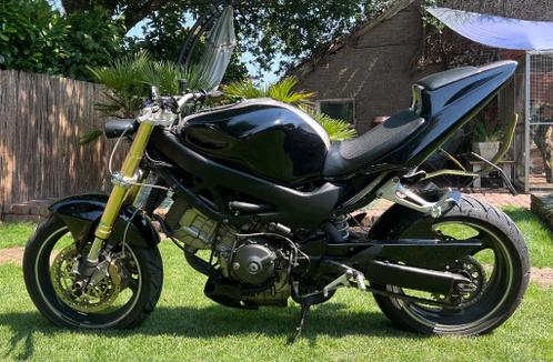 Prachtige Streetfighter (Honda VTR1000F)