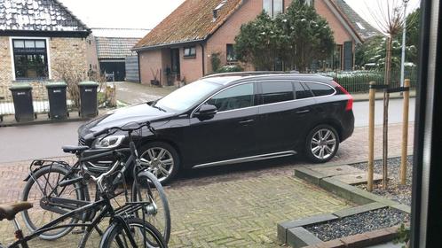 Prachtige Volvo V60 D6 hybride awd met laadpaal