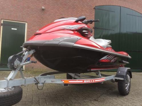 Prachtige Yamaha Waverunner FZS SHO met trailer en afdekhoes