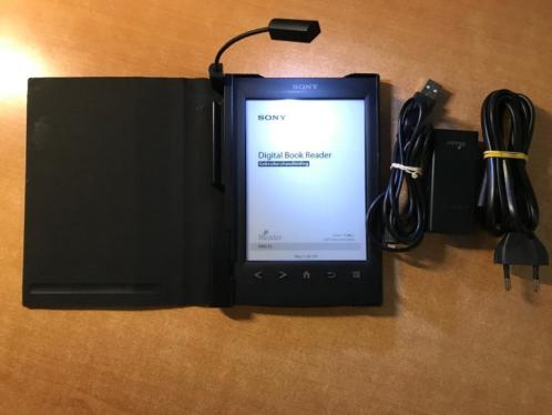 Prachtige zwarte Sony PRS-T2 met LED-cover  reisadapter