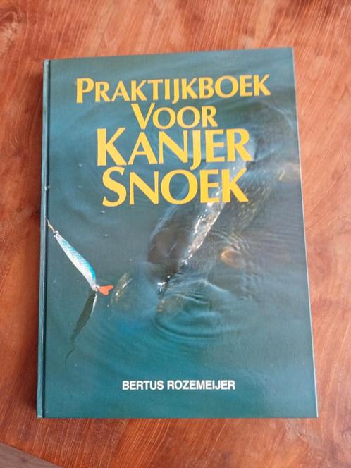 Praktijkboek voor kanjer snoek. Van Bertus Rozemeijer