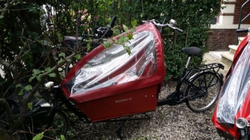 Prima bakfiets (zwart met rode huif) te koop