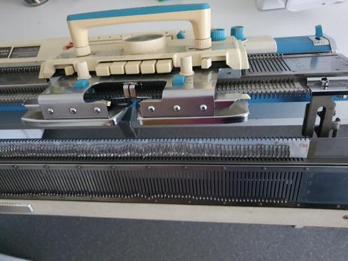 Prima breimachine, nieuwe naalsstrip en naalden, er is nog m