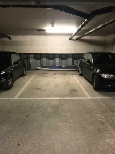 Priv parkeerplaats in garage in Amsterdam te huur