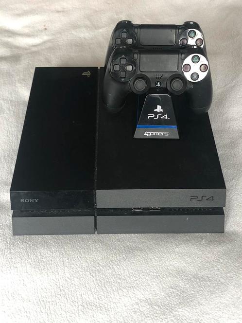 PS4 500GB  Controllers