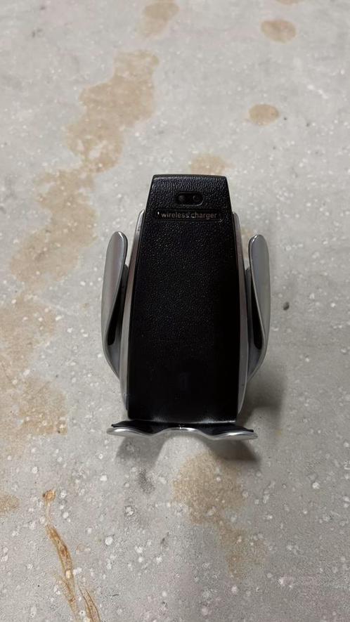 Qi lader met automatische klem