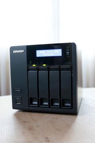 QNAP Turbo NAS ts-419p incl. 2x 2 TB Hitachi harde schijven