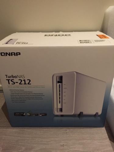 QNAP TurboNAS TS-212  2 x Samsung 2TB HD204UI