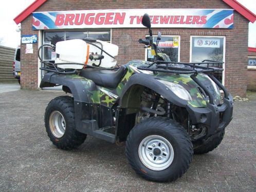 Quad 250 cc met achteruit en sproeiinstalatie.