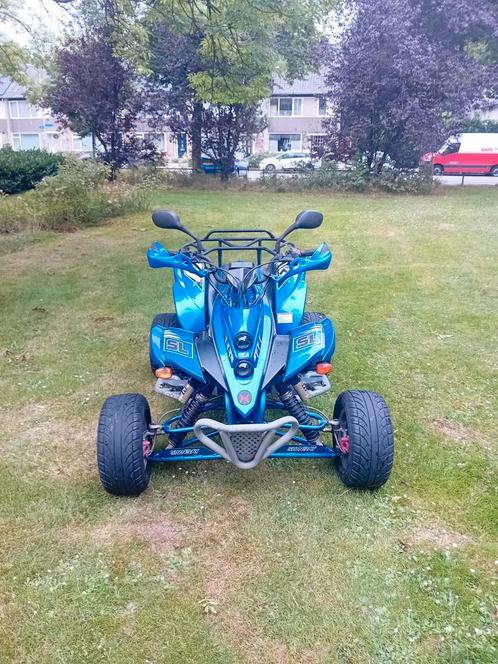 Quad met kenteken met autorijbewijs