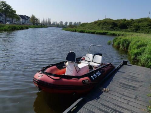 Quicksilver 430 HD 25pk EFI Mercury 4t en trailer.