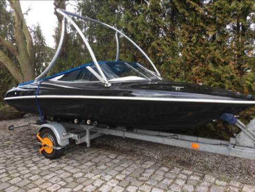 Quicksilver 470 Sport op kanteltrailer