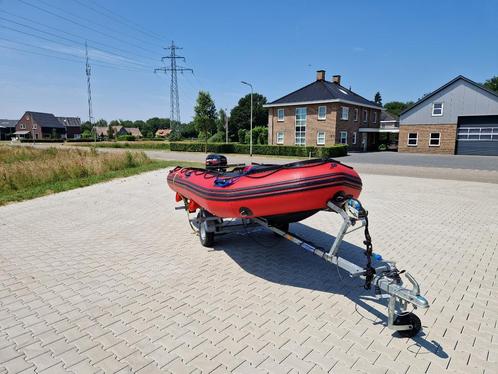 quicksilver rubberboot met 8 pk mercury 2-takt motor