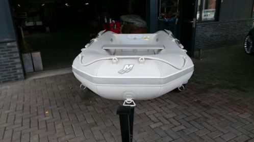 Quiksilver 330 met 15pk Mercury en trailer en nieuwe touwen 