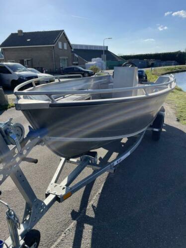 Qwest r450 aluminium met trailer