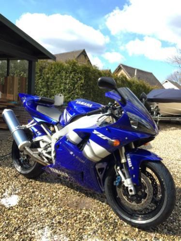 R1 2001 blauw weinig km wegmotor circuitmotor scherpe prijs