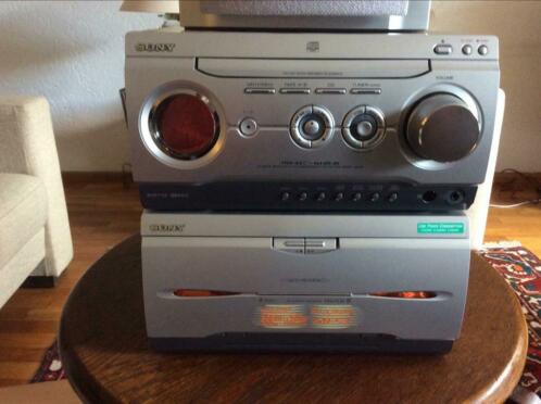 Radio CD en dubbel cassette dek, merk Sony.