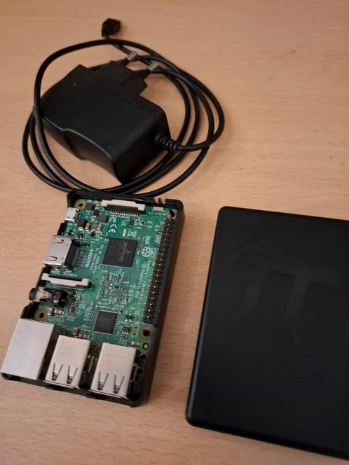 Raspberry pi 3b met originele behuizing en voeding