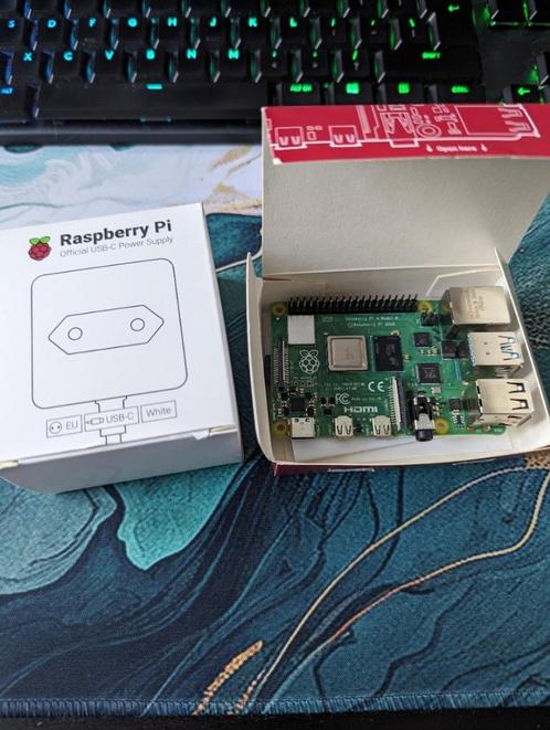 Raspberry Pi 4B (4GB) met Voeding