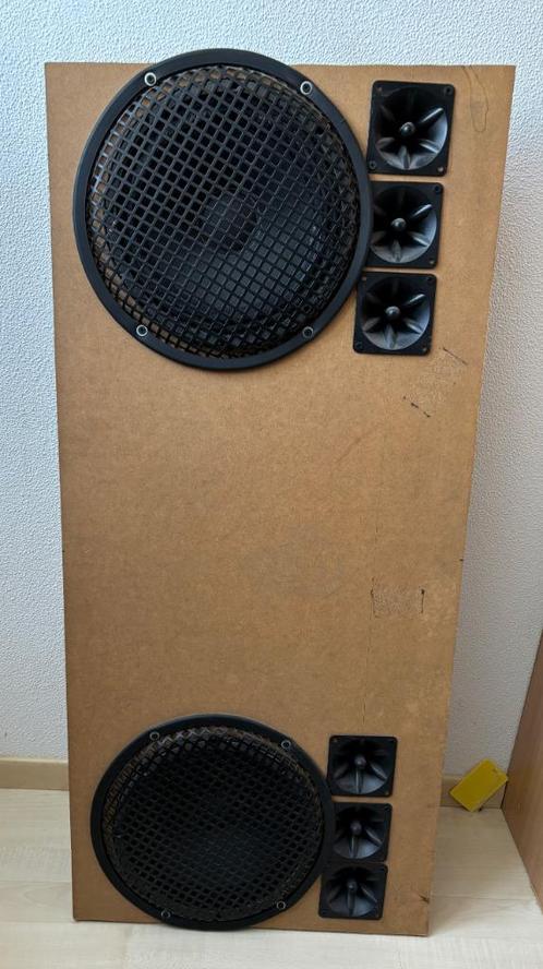 RCF Hoedenplank  Syrincs Subwoofer  Versterker