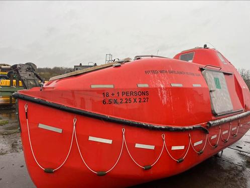 Reddingsboot reddingsloep lifeboat barbecue boot opknapper