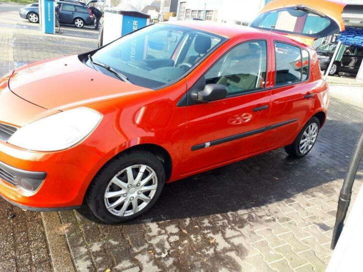 Renault Clio 1.2 16V 55KW 5-DRS E4 2007 Rood
