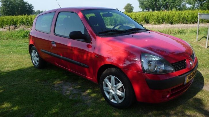 Renault Clio 1.2 3DR 2005 2002 Rood