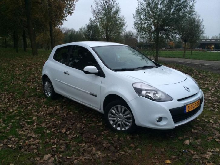 Renault Clio 1.2 Night amp Day (bj 11-2011)