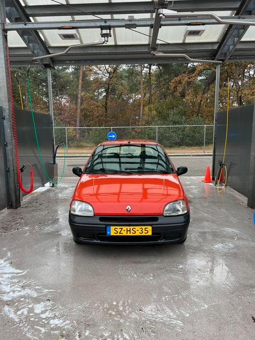 Renault Clio 1.2 RL 1998 Rood Nette Staat Lage KM stand NAP