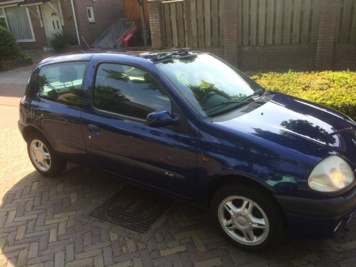 Renault Clio 1.4 16V RT 3DR 2001 Blauw apk okt 2015