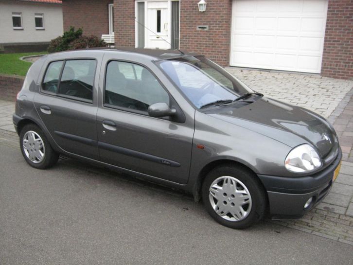 Renault Clio 1.4 16V RXE 5DR AUT 2001 Grijs