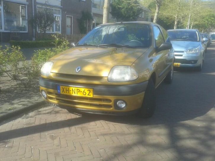 Renault Clio 1.4 1998 Geel