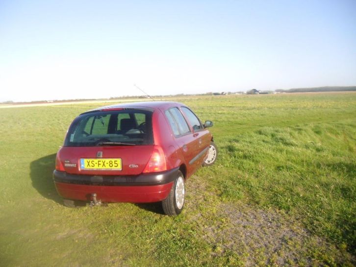 Renault Clio 1.4 1999 Rood
