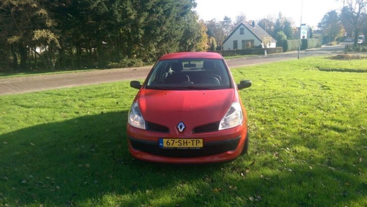Renault Clio 1.5 DCI 50KW Auth 5-DRS E4 2006 Rood