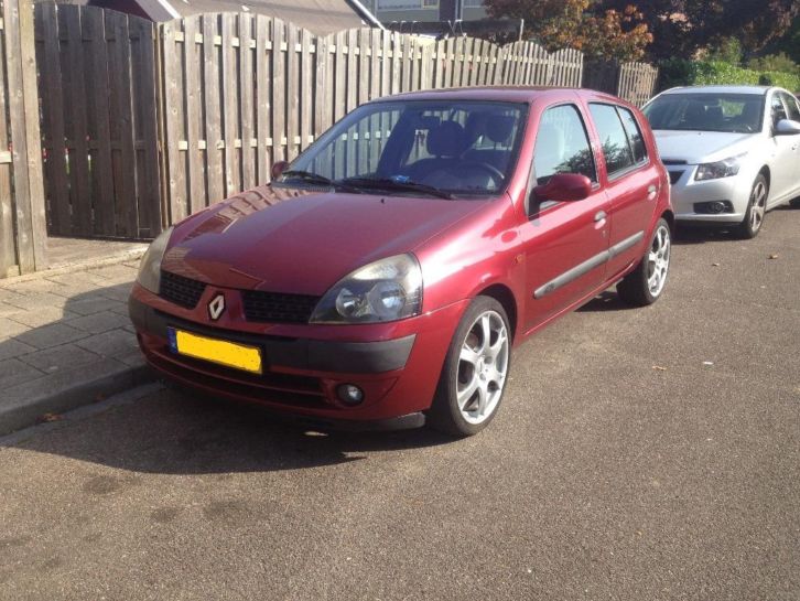 Renault Clio 1.6 16V RXE 5DR 2005 2001 Rood